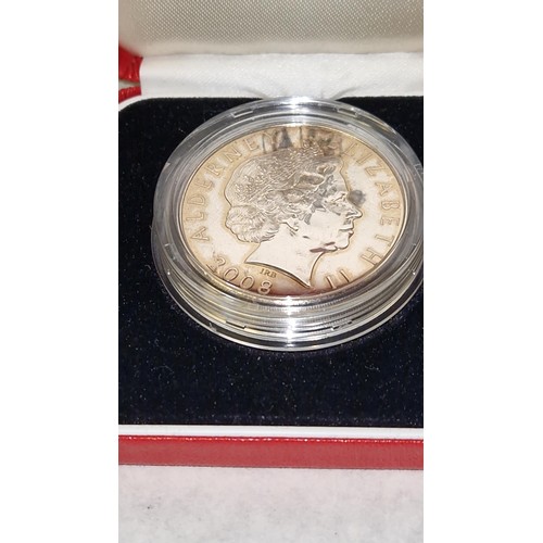 324 - LOVELY ROYAL MINT QUEEN ELIZABETH 1 £5 COIN