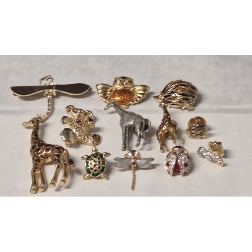 350 - 12 VARIOUS BEAUTIFUL ENAMEL & SPARKLY BROOCHES & PINS