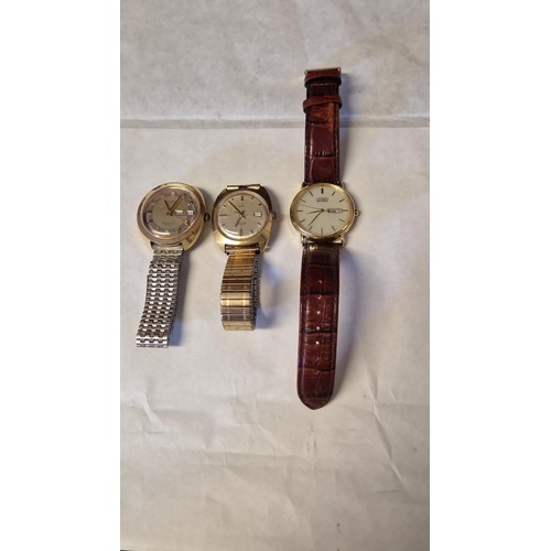 351 - 3 X GENTS WATCHES - CITIZEN EC0-DRIVE, TIMEX DAY DATE WITH BRACELET STRAP, TIMEX DAY DATE AUTOMATIC ... 