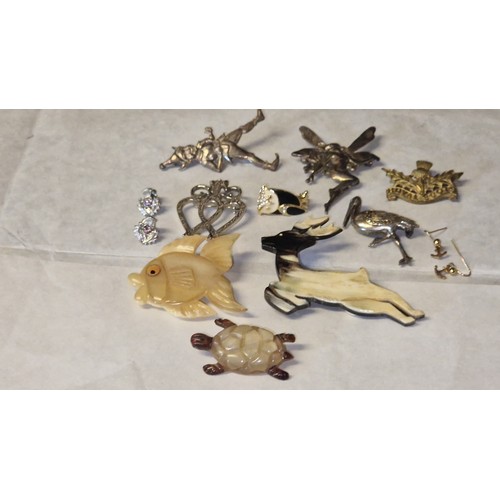 357 - QTY OF BROOCHES ETC INC VINTAGE