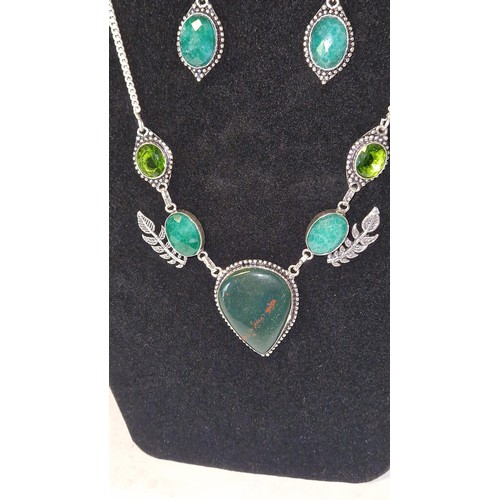 373 - 925 2ILVER & GREEN GEM STONE NECKLACE & EARINGS