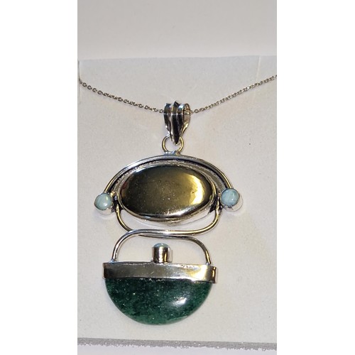 376 - 925 SILVER GREEN GEM STONE MODERNIST PERFUME SHAPE PENDANT NECKLACE