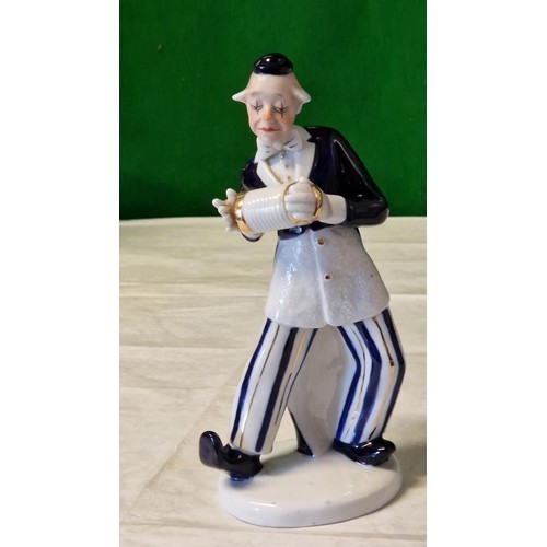 379 - LOVELY GERMAN FIGURE OF A CLOWN - 22CMS H