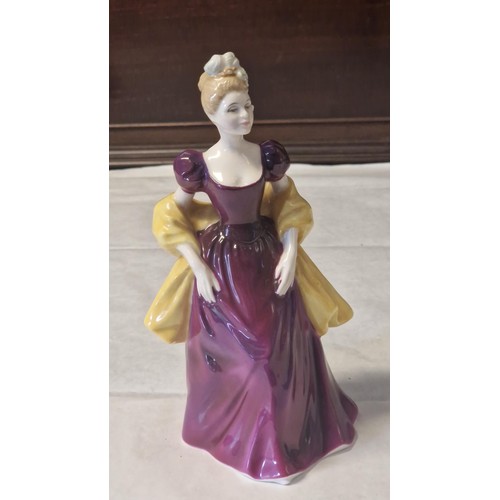 390 - LOVELY ROYAL DOULTON FIGURE 