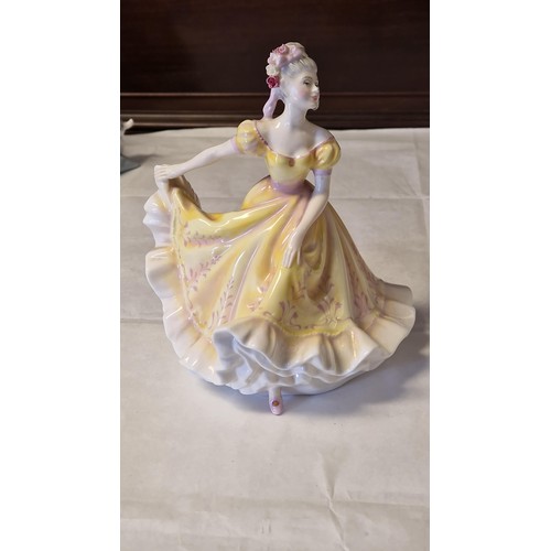 392 - LOVELY LARGE ROYAL DOULTON FIGURE 