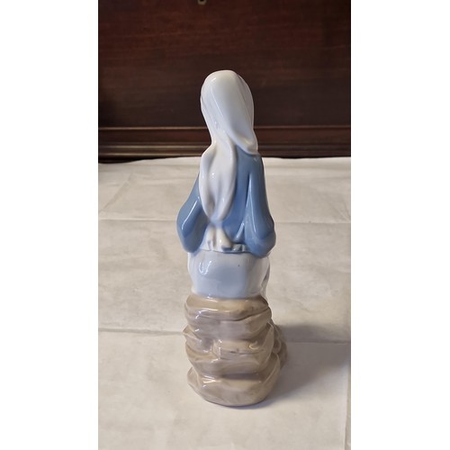 396 - LOVELY LARGE LLADRO FIGURE 