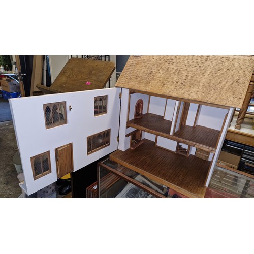 22 - VINTAGE TUDOR STYLE DOLLS HOUSE - CONSISTING OF 3 ROOMS INSIDE - 60CMS WIDE X 40CMS DEEP X 70CMS H -... 