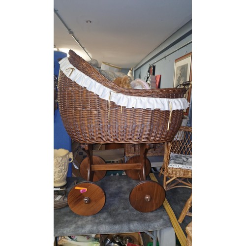 972 - LARGE BEAUTIFUL BABIES CRIB WITH COVERS ETC ON A STAND  - APPROX 110CMS X 50CMS X 110CMS H - COLLECT... 