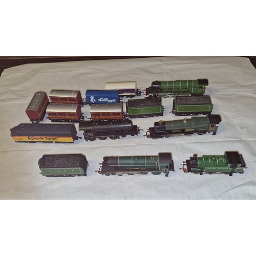 973 - LARGE BOX OF MIXED TRAIN CARRIAGES ETC - SOME A/F