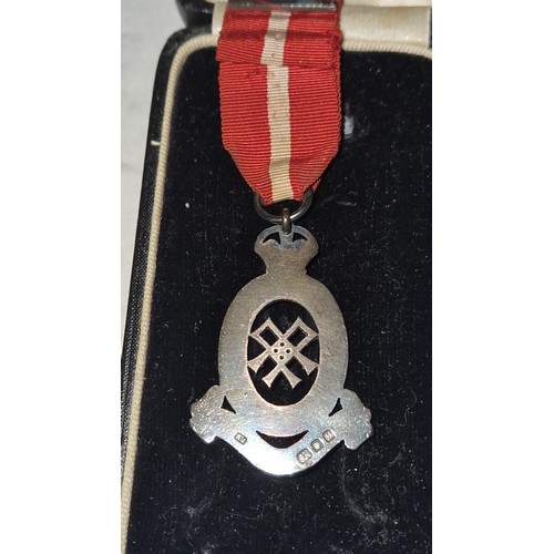 133 - LOVELY SILVER HALLMARKED TERRITORIAL ARMY NURSING SERVICE MEDAL