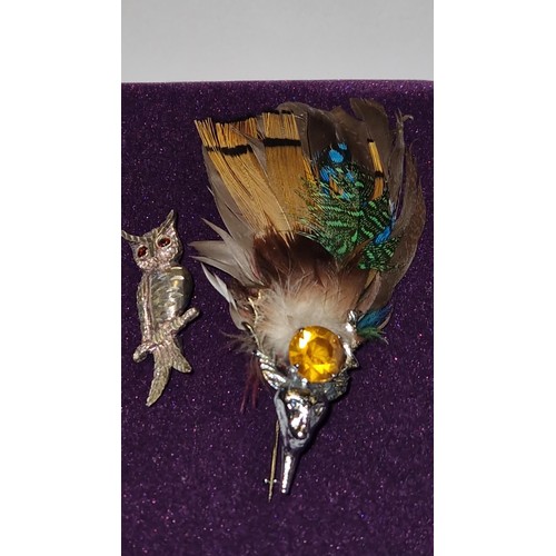 247 - BEAUTIFIL SILVER OWL BROOCH WITH DEEP RED STONE SET EYES & VINTAGE SCOTTISH MULTI-FEATHER BROOCH WIT... 