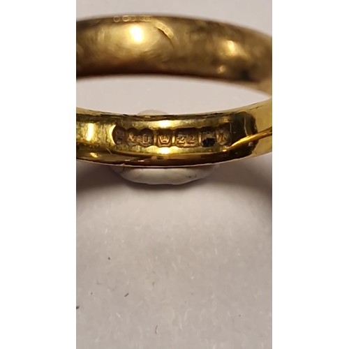 248 - 22CT GOLD WEDDING BAND - WEIGHT 3.3GRMS - RING SIZE L