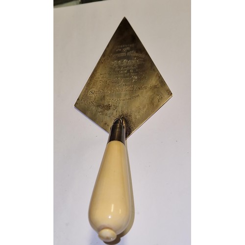 278 - BEAUTIFUL SILVER HALLMARKED PRESENTATION TROWEL - READS :  PRESENTED TO THE FIRST MAYORESS OF SHORED...