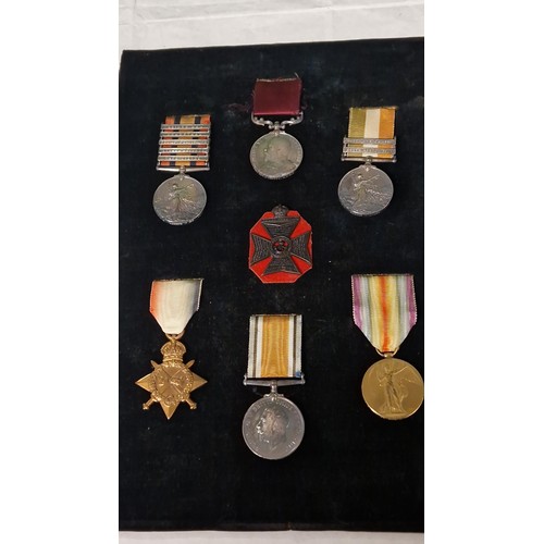 428 - 6 X WW1 MEDALS & A CAP BADGE BELONGING TO A3727 (7327) A.W.C. CL. 2. J.S. BEATTY  K.R.R. C
MEDALS AR... 