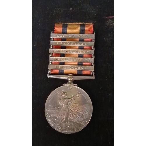 428 - 6 X WW1 MEDALS & A CAP BADGE BELONGING TO A3727 (7327) A.W.C. CL. 2. J.S. BEATTY  K.R.R. C
MEDALS AR... 