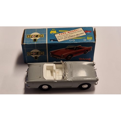 431 - BOXED VINTAGE TRIANGE SPOT ON 191 SUNBEAM ALPINE CONVERTABLE DIECAST CAR - GOOD / USED CONDITION