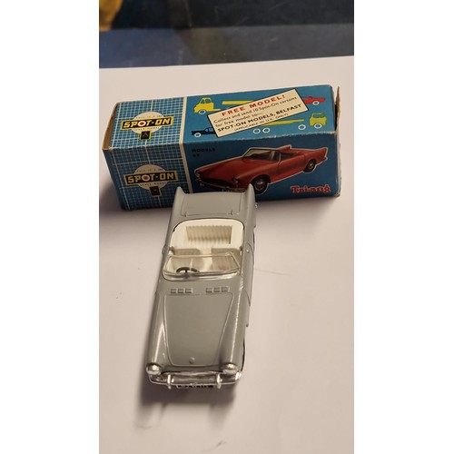 431 - BOXED VINTAGE TRIANGE SPOT ON 191 SUNBEAM ALPINE CONVERTABLE DIECAST CAR - GOOD / USED CONDITION