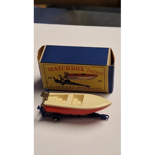 432 - BOXED VINTAGE MATCHBOX NO 48 TRAILER WITH REMOVABLE SPORTS BOAT - GOOD CONDITION