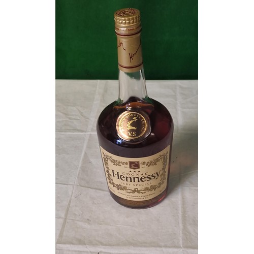 631 - COLLECTORS BOTTLE OF HENNESSY VERY SPECIAL COGNAC