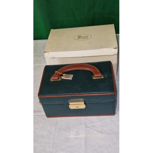 635 - NEW BOXED DULWICH DESIGNS GENUINE LEATHER JEWELLERY BOX - GREAT CHRISTMAS GIFT