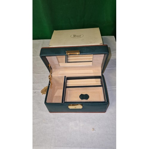 635 - NEW BOXED DULWICH DESIGNS GENUINE LEATHER JEWELLERY BOX - GREAT CHRISTMAS GIFT