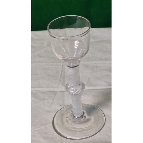 692 - LOVELY 18TH CENTURY MULTI SPIRAL OPAQUE TWIST WINE GLASS - PONTIL TO BASE - 15CMS H