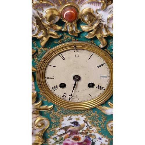 732 - BEAUTIFUL LARGE PORCELAIN CASED MANTLE CLOCK - GLASS MISSING TO CLOCK FACE - SOME WEAR TO GILDING - ... 