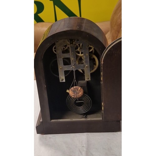 209C - VINTAGE ARCH TOP WESTMINSTER CHIME MANTLE CLOCK - 25CMS X 33CMS H - CLOCKS AND WATCHES ARE NOT TESTE... 