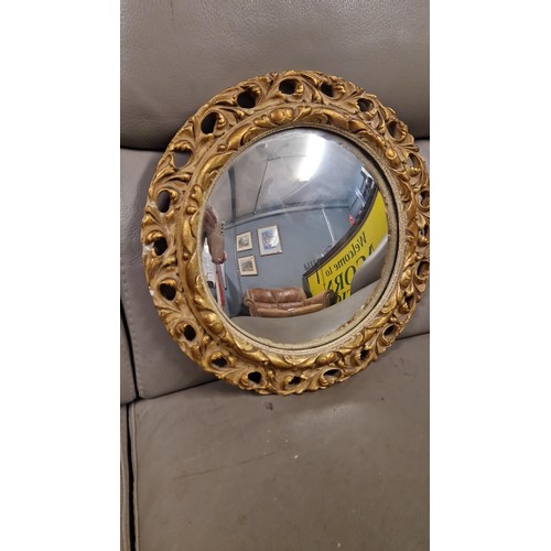 910 - VINTAGE GILT FRAMED CONVEX HALL MIRROR - 35CMS DIAM