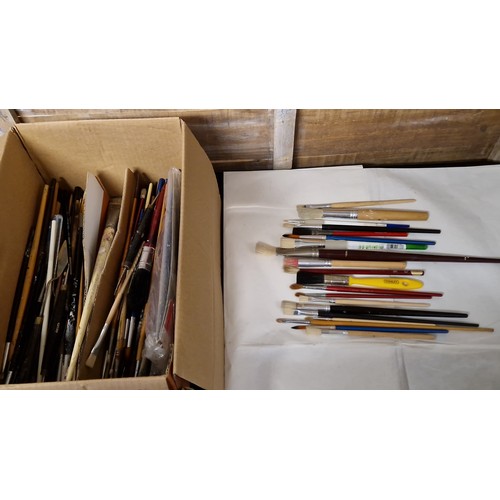 588 - LARGE BOX OF PAINT BRUSHES - SOME USED INC SOME NEWTON & WINDSOR ETC