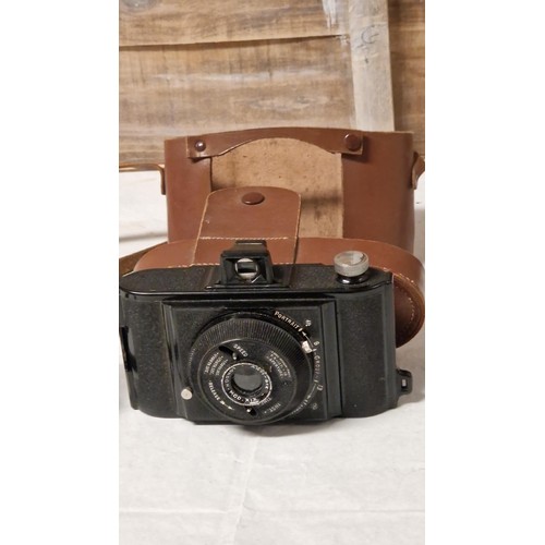 864 - VINTAGE CAMERA  - ARI SIX LONDON