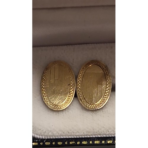 68 - LOVELY PAIR OF BOXED 18CT GOLD ON SILVER CUFFLINKS