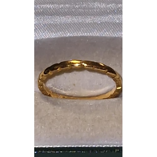 72 - LOVELY FANCY 22CT GOLD RING - SIZE O - WEIGHT 2.3GRMS