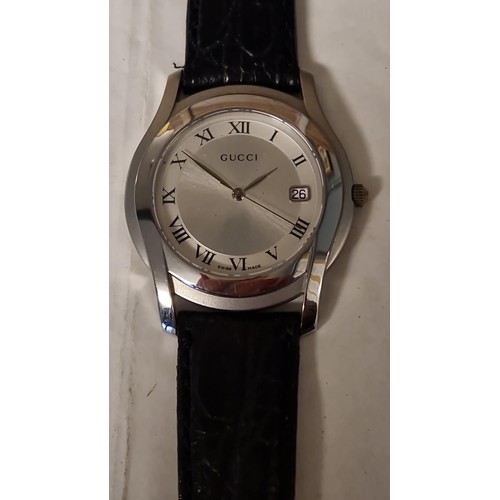 113 - LOVELY BOXED GUCCI 5500M BLACK STAINLESS STEEL WATCH - CLOCKS AND WATCHES ARE NOT TESTED