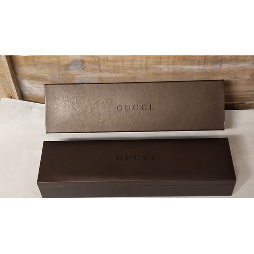 113 - LOVELY BOXED GUCCI 5500M BLACK STAINLESS STEEL WATCH - CLOCKS AND WATCHES ARE NOT TESTED