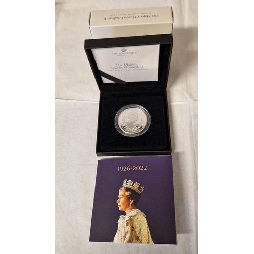 175 - BOXED ROYAL MINT 2022 HER MAJESTY QUEEN ELIZABETH 11 UK 1 OUNCE SILVER PROOF COIN WITH CERTIFICATE E... 