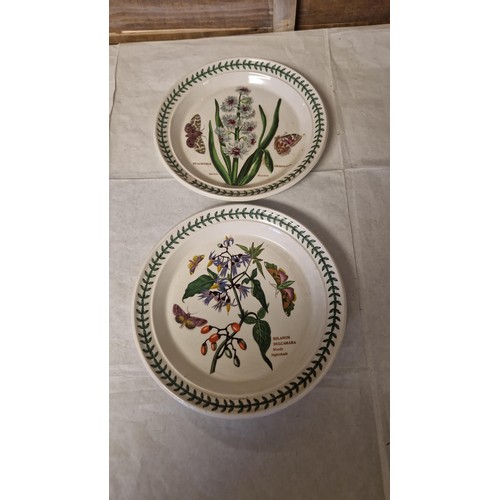 773 - 3 X PORTMEIRION ITEMS  & 2 X PLATES - 18CMS H