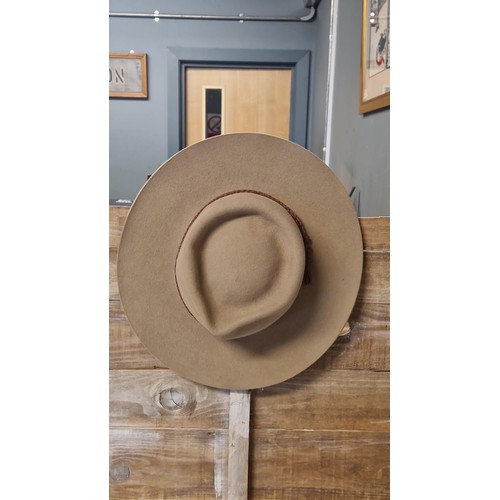 774 - LOVELY BUSH HAT BY R.M.WILLIAMS THE ORIGINAL BUSHMENS OUTFITTERS HAT - MADE IN AUSTRALIA