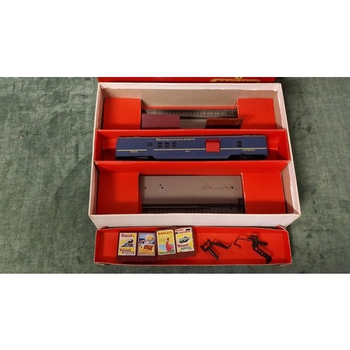 356 - VINTAGE BOXED TRI-ANG R119 OPERATING MAIL COACH SET - GREAT CONDITION