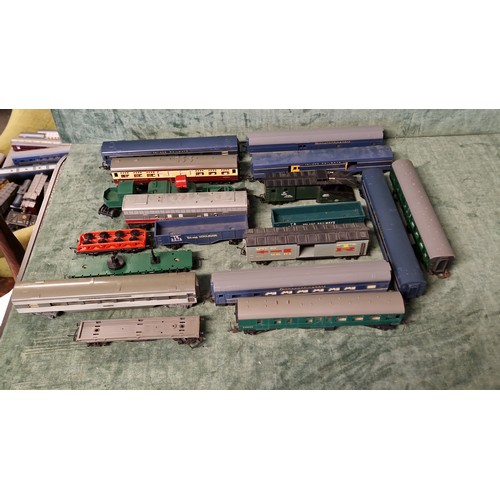354 - VERY, VERY LARGE BOX OF 58 X  MIXED TRI-ANG TRAIN CARRIAGES, WAGONS ETC