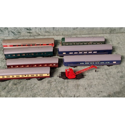 354 - VERY, VERY LARGE BOX OF 58 X  MIXED TRI-ANG TRAIN CARRIAGES, WAGONS ETC