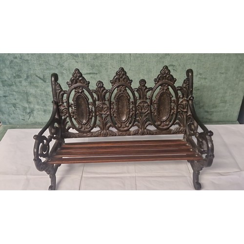 259 - LOVELY DECORATIVE DOLLS/TEDDY CAST IRON BENCH - 40CMS X 20CMS X 26CMS H