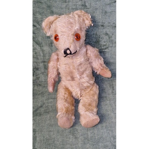 286 - LOVELY VINTAGE STRAW FILLED BEAR WITH GLASS EYES AND JOINTED LIMBS - 35CMS H