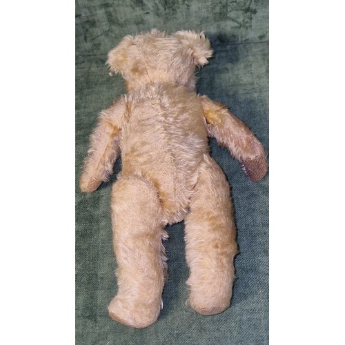 286 - LOVELY VINTAGE STRAW FILLED BEAR WITH GLASS EYES AND JOINTED LIMBS - 35CMS H