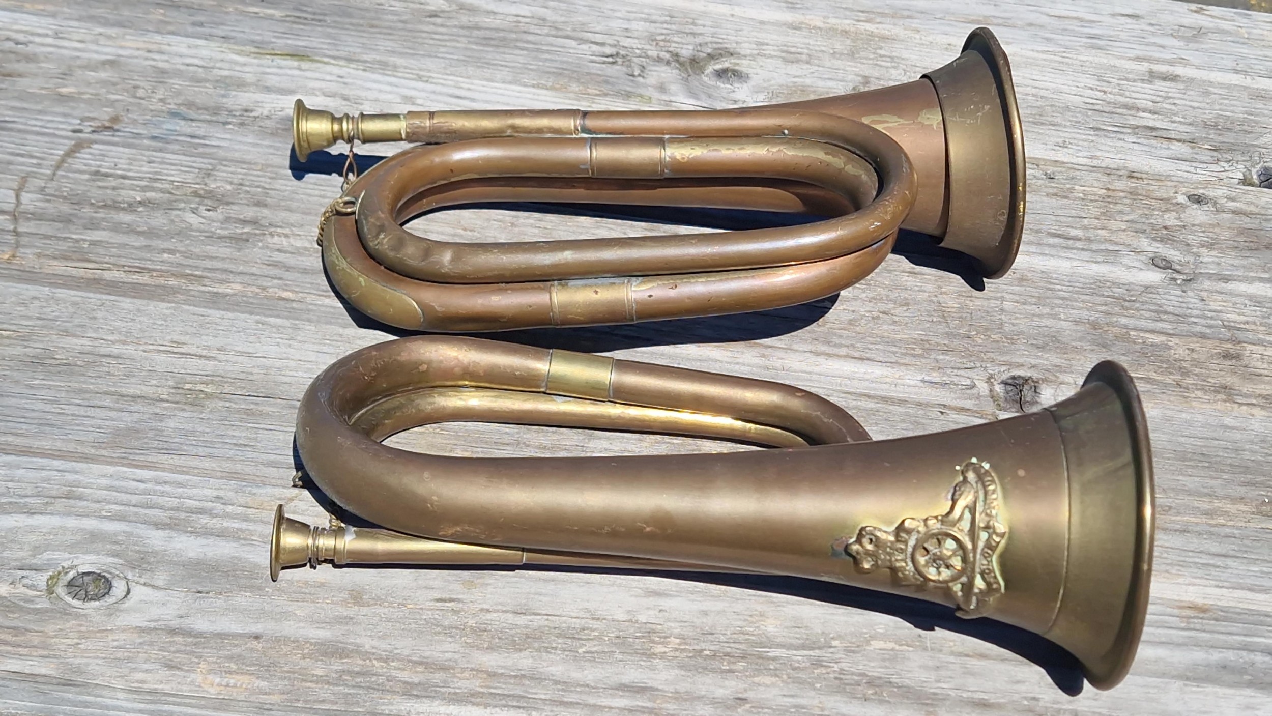 2 X BRASS DECORATIVE BUGLES