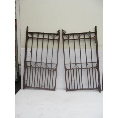 212 - Pair of heavy antique cast iron entrance gates and side gates. (4) Entrance gates - W. 114