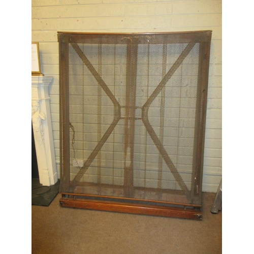 75 - A fine mid Victorian mahogany half tester bed complete with side rails and wire work base. 4ft 6