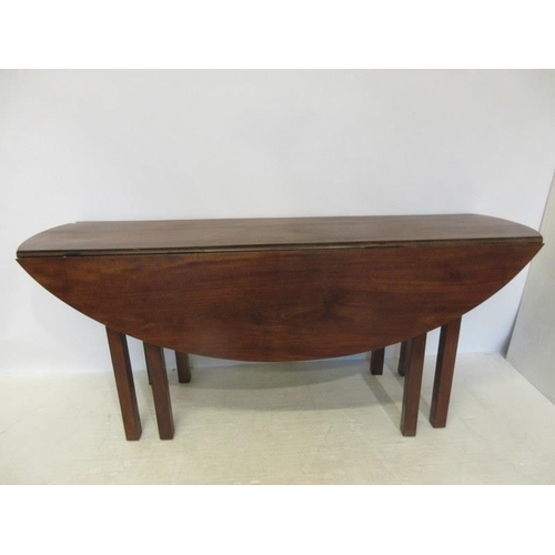 110 - Good quality Edwardian mahogany hunt table raised on square legs. Length 178cm approx.