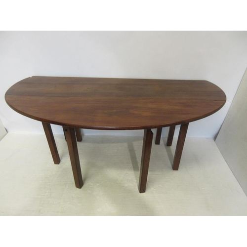 110 - Good quality Edwardian mahogany hunt table raised on square legs. Length 178cm approx.