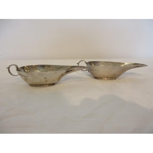 163 - A pair of silver sauce boats, Birmingham 1937.